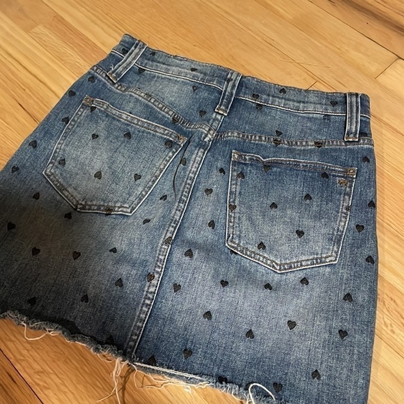 Madewell Jean Skirt Mini Black Heart Print Denim 26 Stretch Fray Blue - Picture 15 of 16